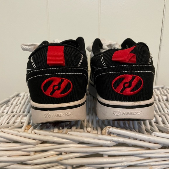 Black and white heelys - Picture 2 of 5